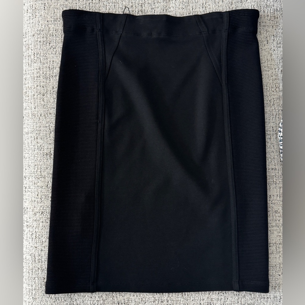 *NWT* - BCBG MaxAzria Black Pencil Skirt (Small) - Picture 3 of 9